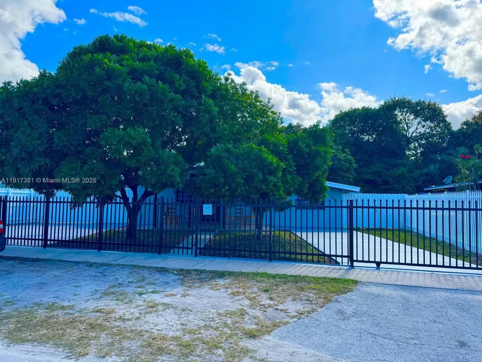830 SE 7th Pl, Hialeah FL 33010 photo 4