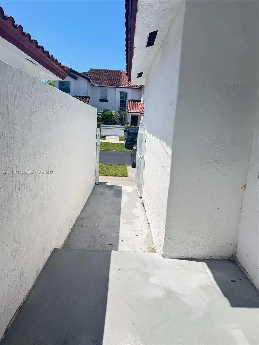 8419 SW 209th St, Cutler Bay FL 33189 photo 4
