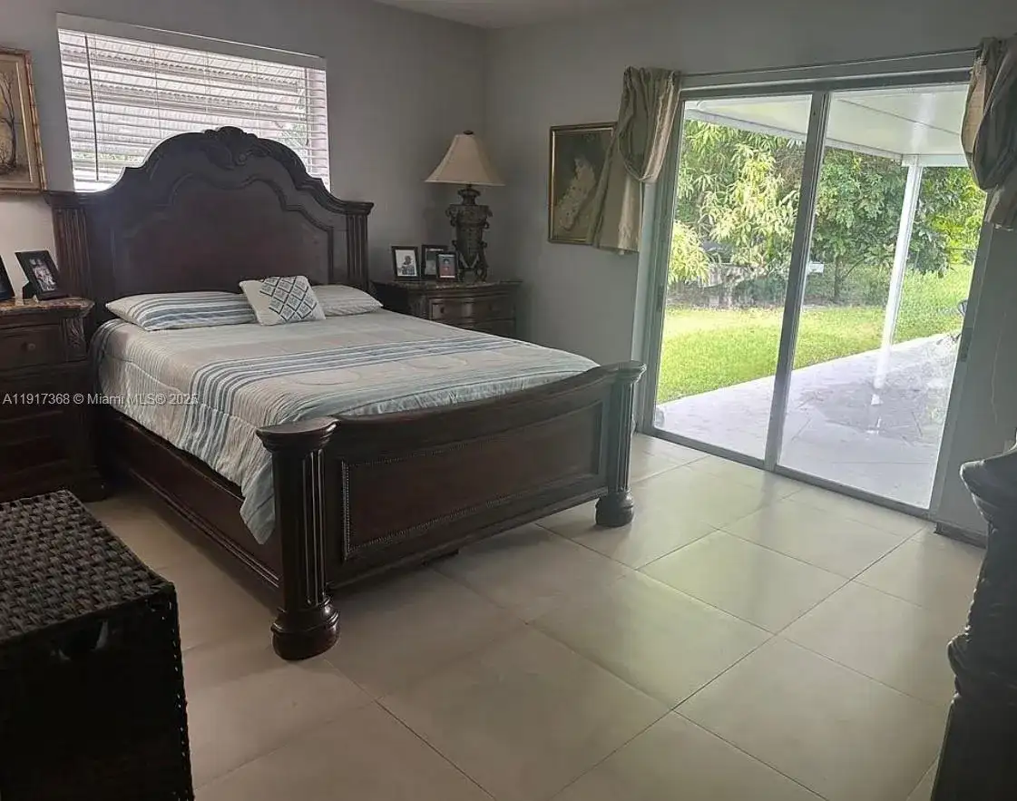 1720 SW 87th Ave, Miami FL 33165 photo 4