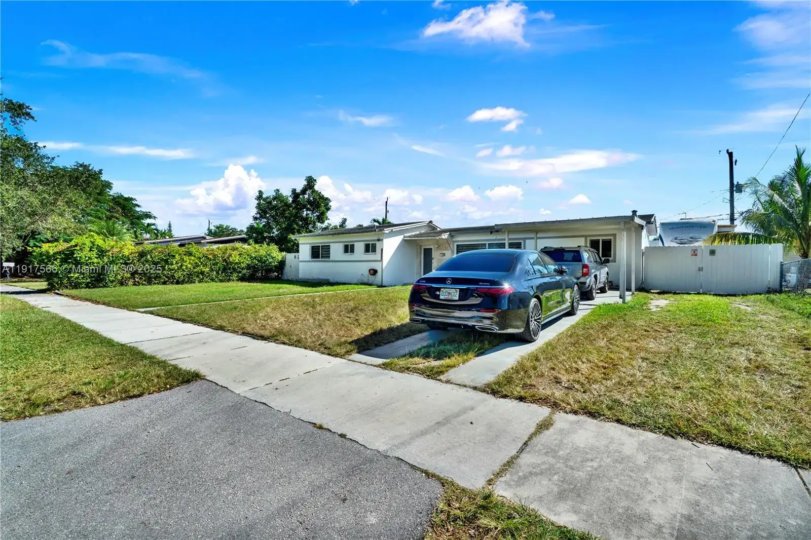10100 Nicaragua Dr, Cutler Bay FL 33189 photo 3