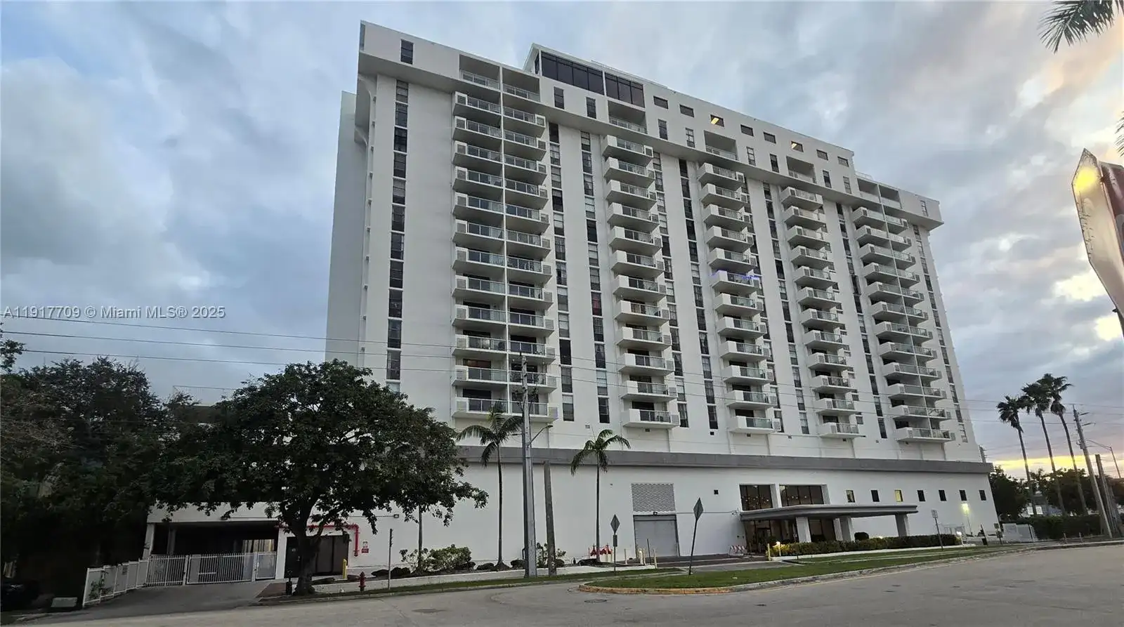 13499 Biscayne Blvd, North Miami FL 33181 photo 2