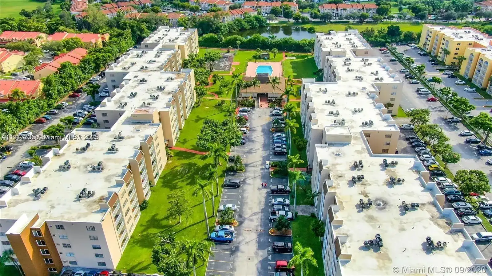 6930 Miami Gardens Dr # 410, Hialeah FL 33015 photo 2