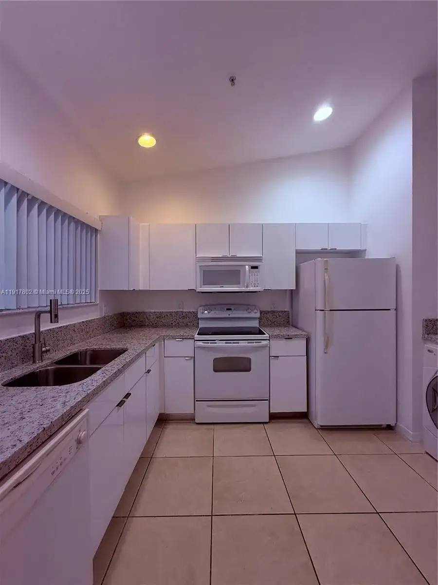 3820 SW 48th Ave # 31, Pembroke Park FL 33023 photo 3