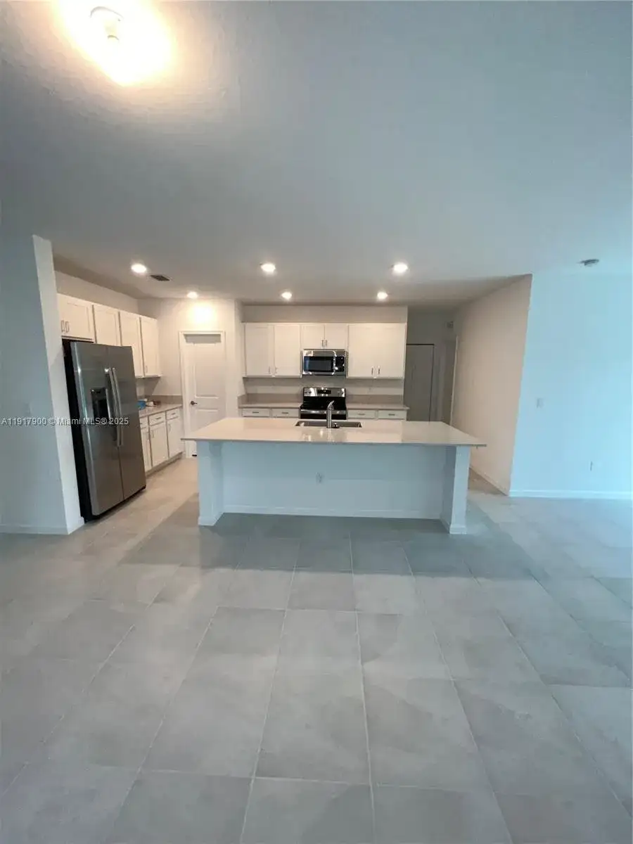 725 Worlington Ln, Fort Pierce FL 34947 photo 2