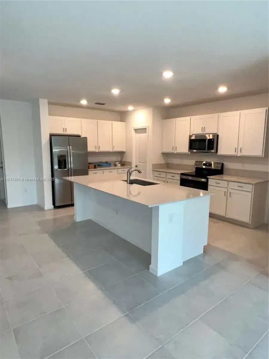 725 Worlington Ln, Fort Pierce FL 34947 photo 3