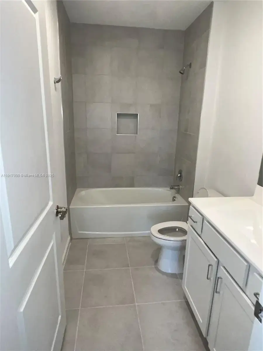 725 Worlington Ln, Fort Pierce FL 34947 photo 4