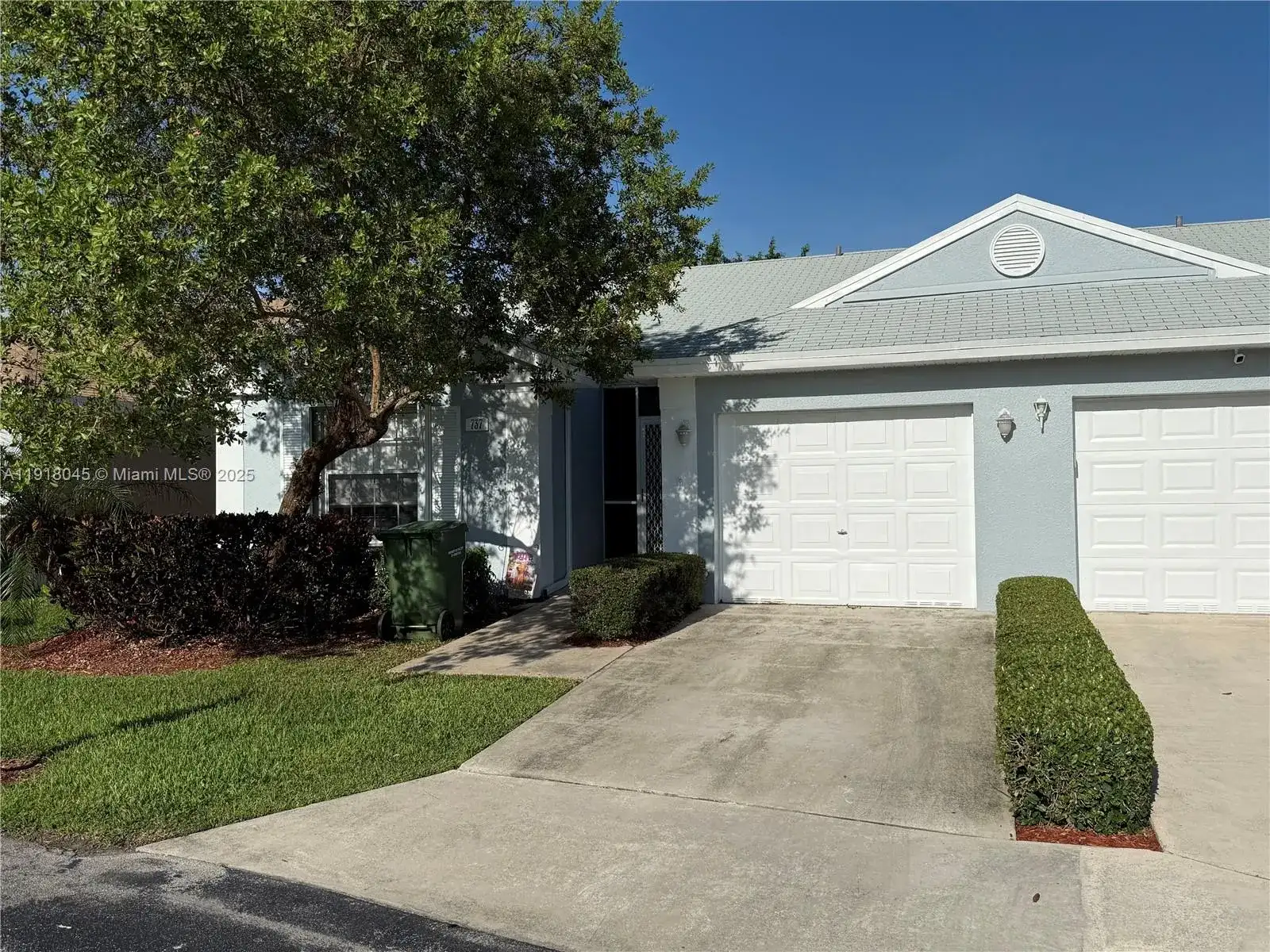 737 SE 22nd Dr, Homestead FL 33033 photo 2