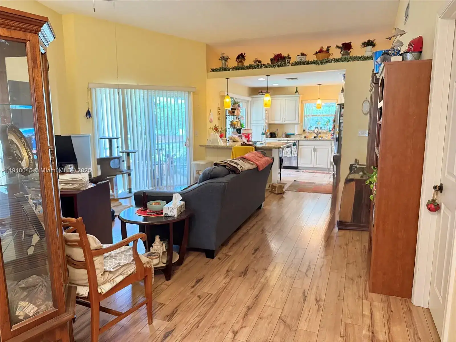 737 SE 22nd Dr, Homestead FL 33033 photo 4