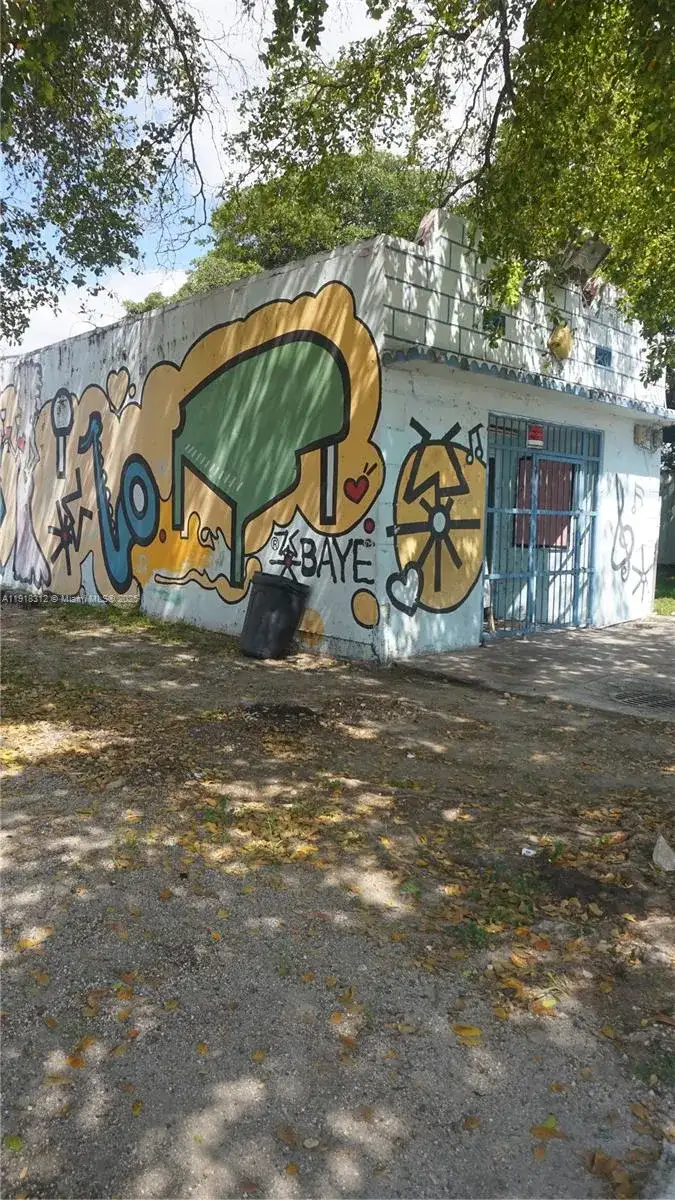 6704 NW 18th Ave, Miami FL 33147 photo 2