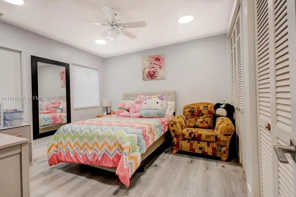 8290 Sunset Dr, Miami FL 33143 photo 3