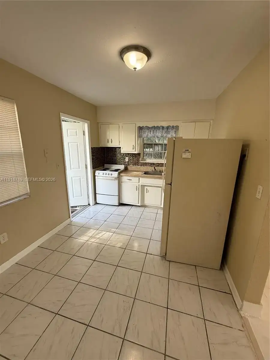 48 NW 77th St # 4, Miami FL 33150 photo 4