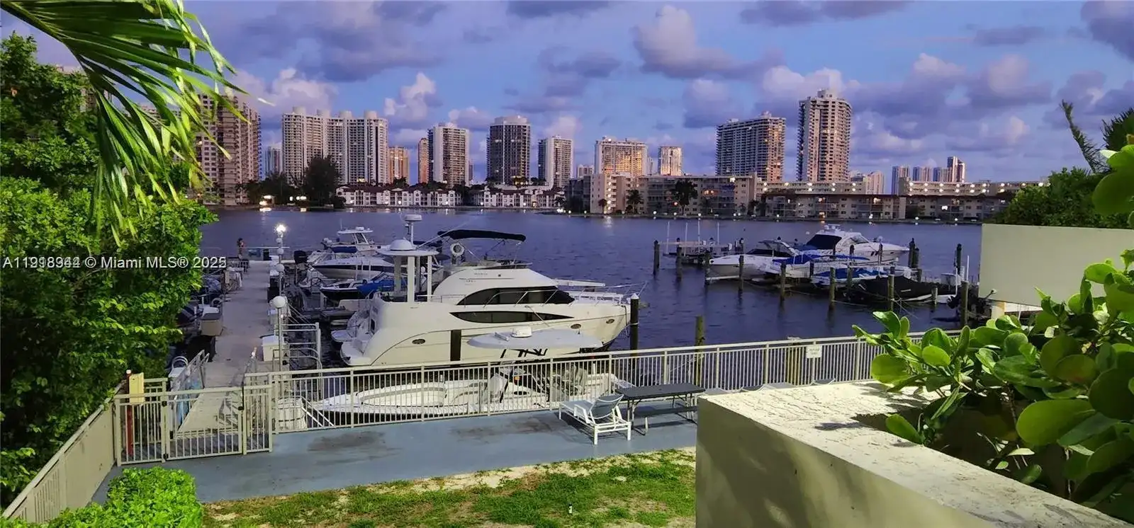18021 Biscayne Blvd # 903, Aventura FL 33160 photo 2