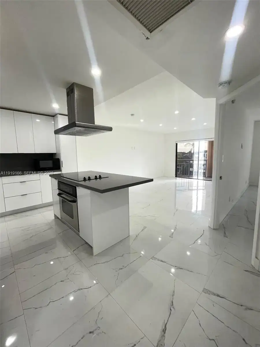 8290 Lake Dr # 427, Doral FL 33166 photo 3