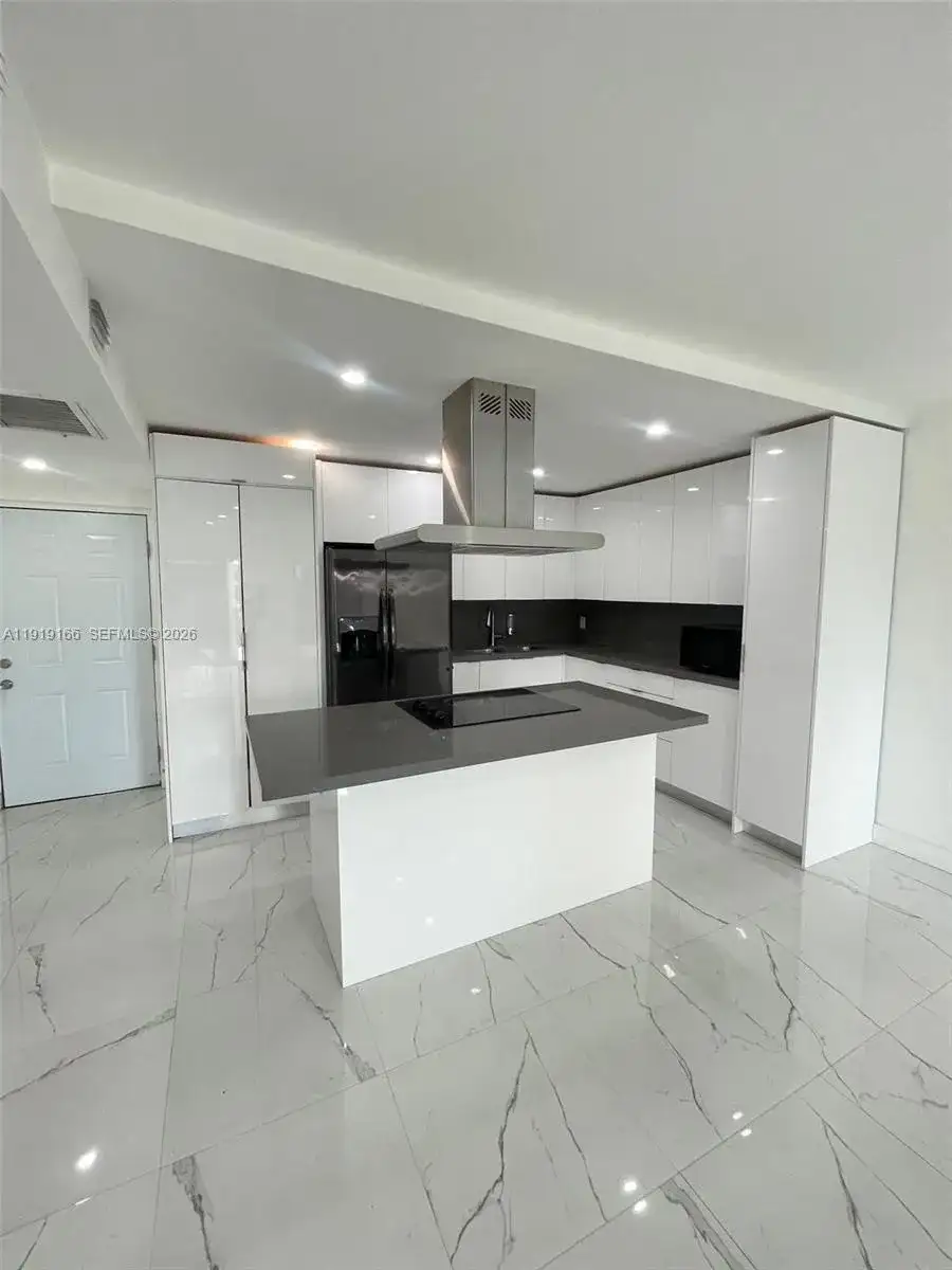 8290 Lake Dr # 427, Doral FL 33166 photo 4