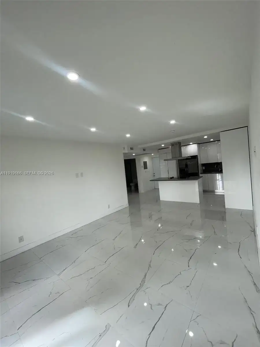 8290 Lake Dr # 427, Doral FL 33166 photo 5
