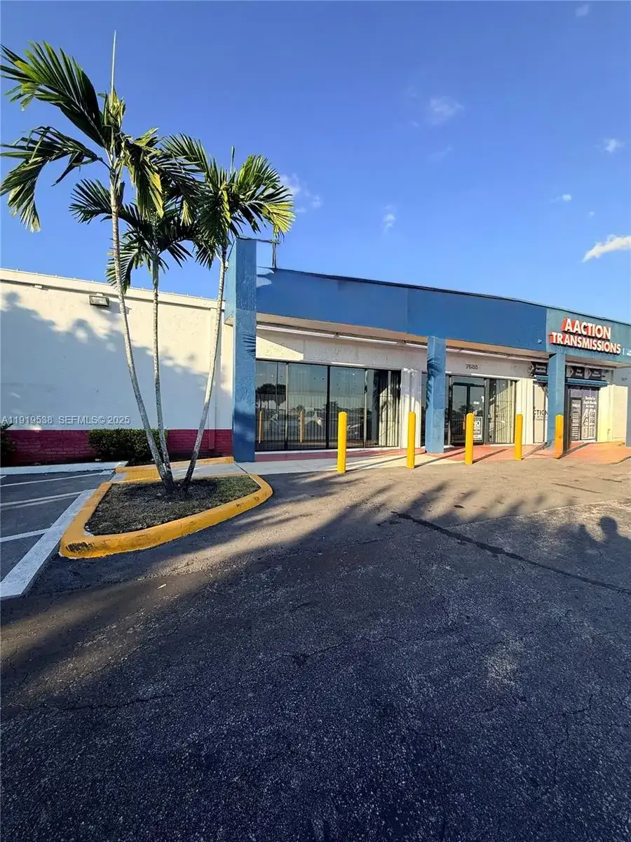 7685 Pines Blvd, Pembroke Pines FL 33024 photo 2