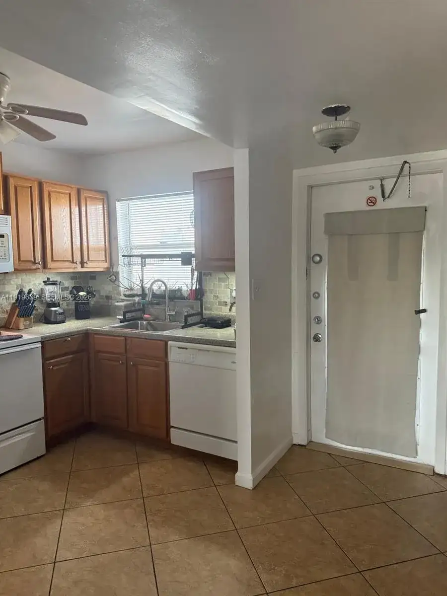 8220 Sunrise Lakes Blvd # 309, Sunrise FL 33322 photo 5