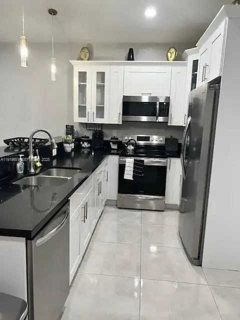 933 NW 2nd Ave, Fort Lauderdale FL 33311 photo 2
