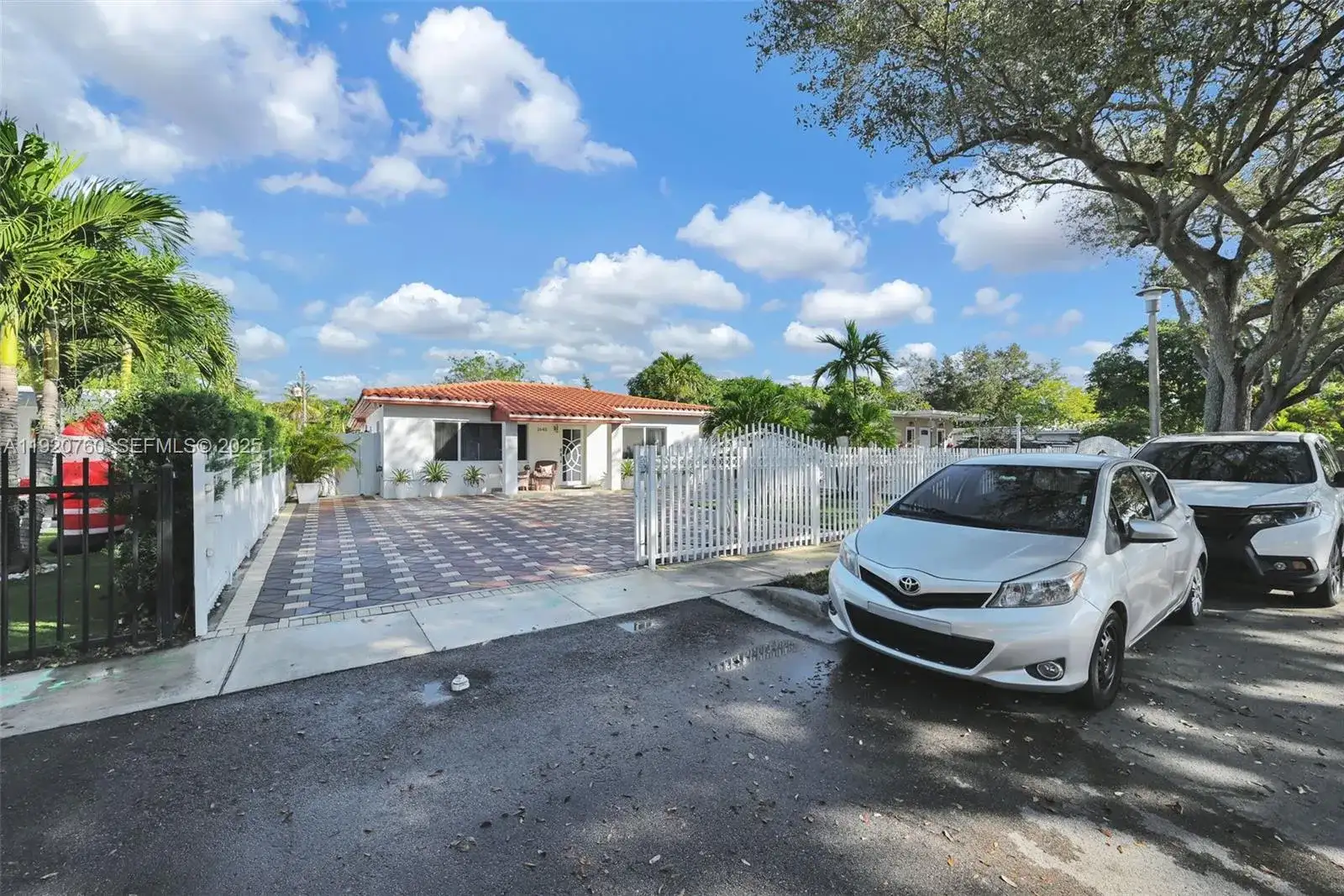 1645 NW 120th St, North Miami FL 33167 photo 2