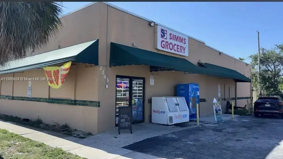 2243 Simms St, Hollywood FL 33020 photo 4