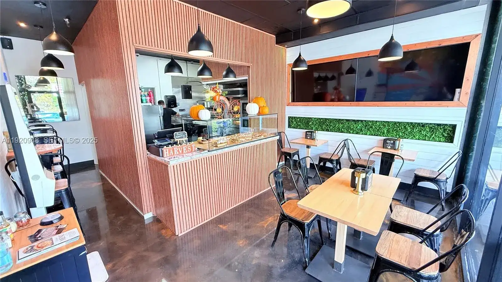 13452 Biscayne Blvd, North Miami FL 33181 photo 2