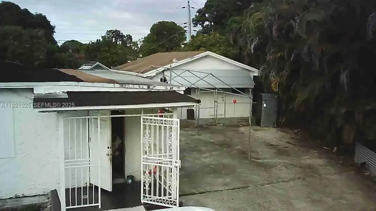 9285 NW 32nd Ct Rd, Miami FL 33147 photo 3