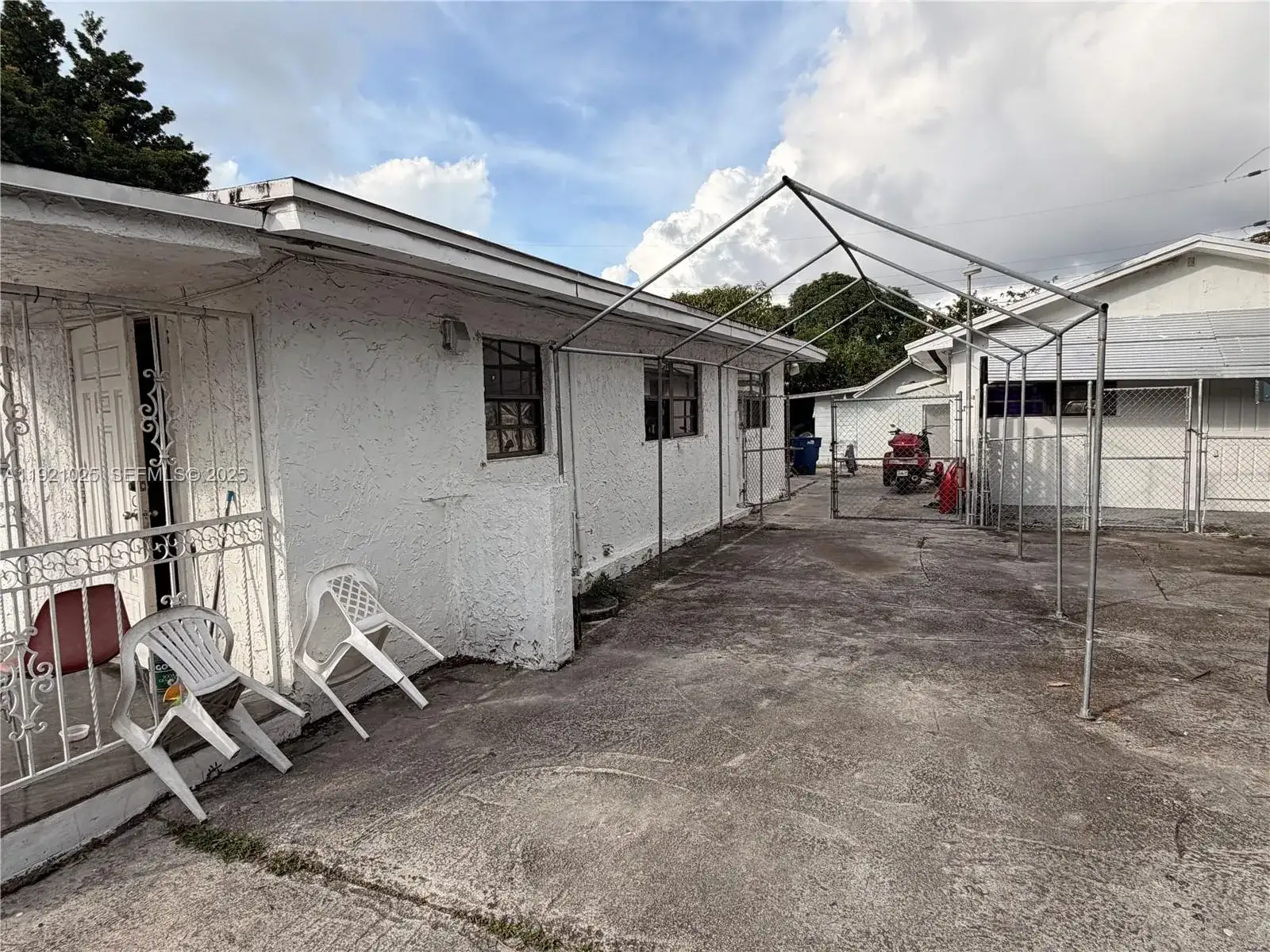 9285 NW 32nd Ct Rd, Miami FL 33147 photo 4