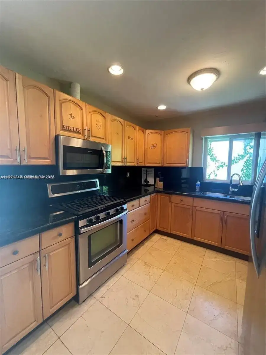 1531 Moffett St, Hollywood FL 33020 photo 2