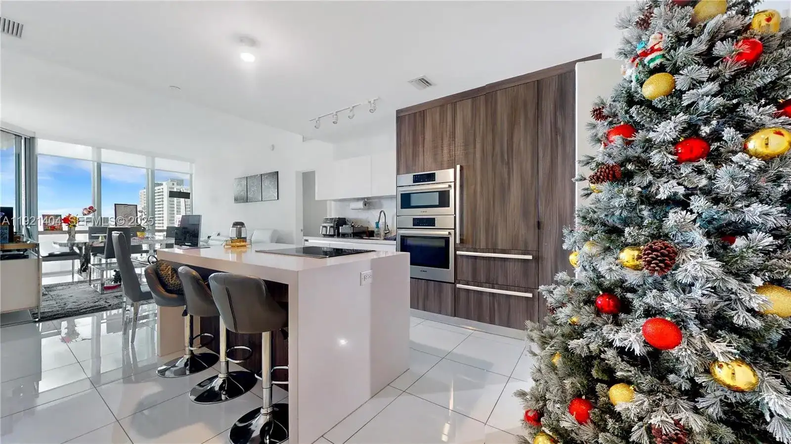851 NE 1st Ave # 1508, Miami FL 33132 photo 4