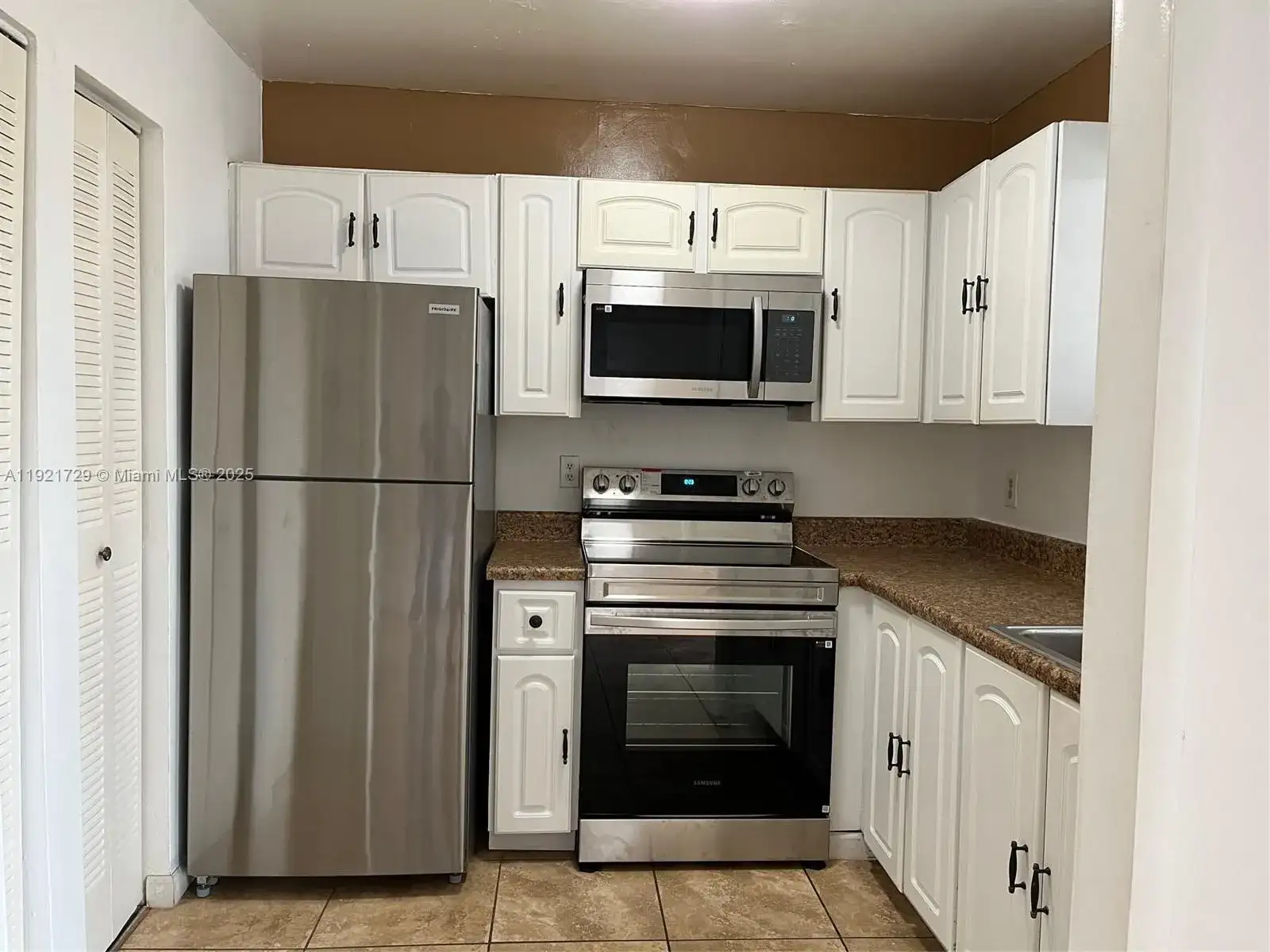 13500 NE 3rd Ct # 402, North Miami FL 33161 photo 2