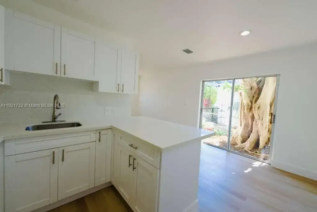 11316 Peachtree Dr # 1, Miami FL 33161 photo 3