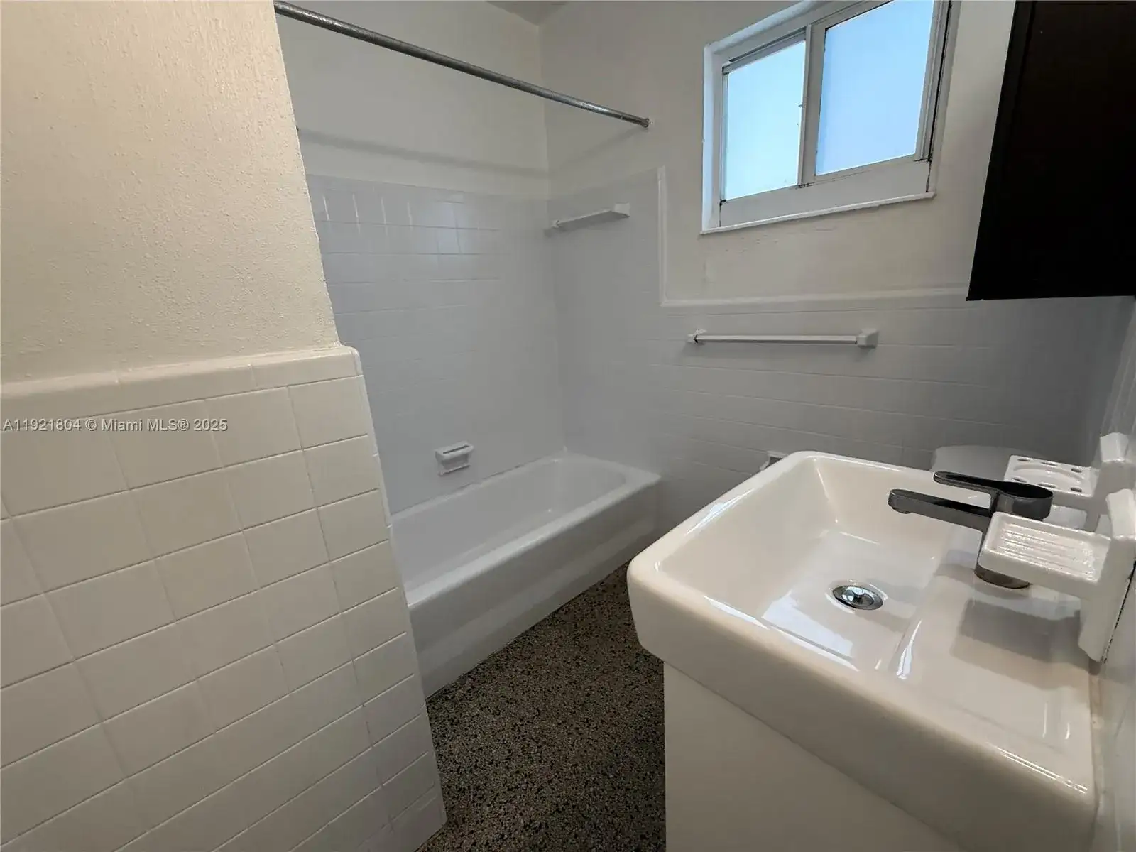 322 NE 6th St, Hallandale Beach FL 33009 photo 5