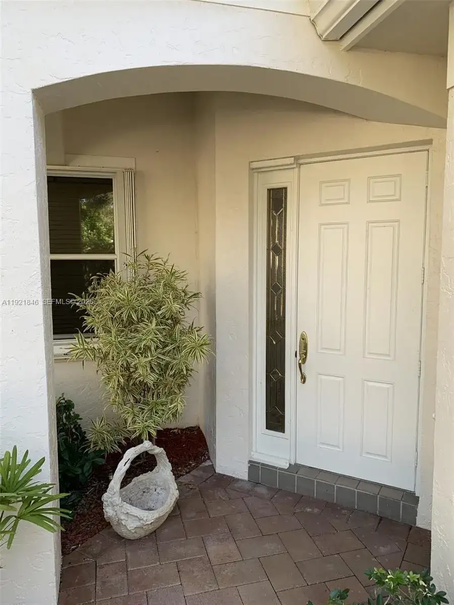 2518 Bay Pointe Ct, Weston FL 33327 photo 5