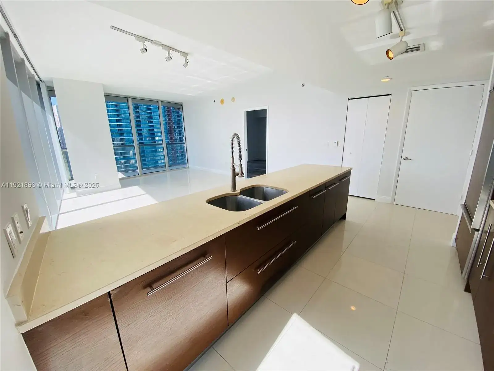 475 Brickell Ave # 3715, Miami FL 33131 photo 4