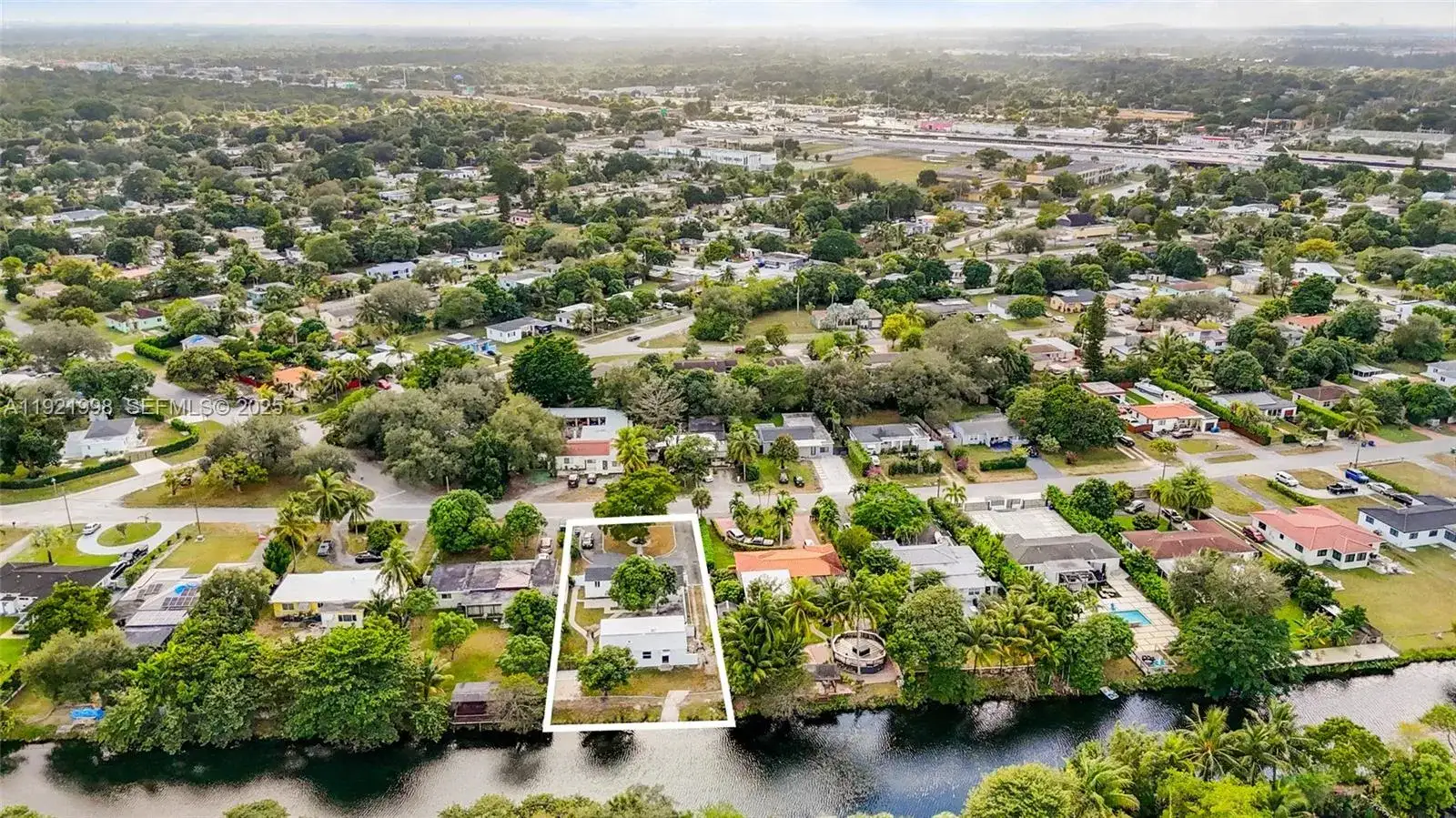 201 S Biscayne River Dr, Miami FL 33169 photo 4