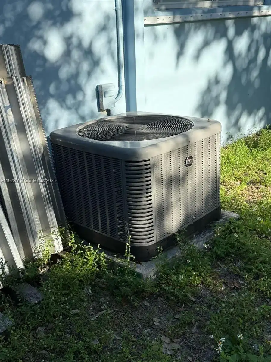 2340 Jamaica Dr, Miramar FL 33023 photo 4