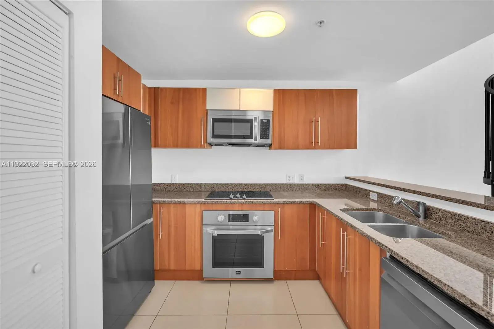 300 S Biscayne Blvd # 822, Miami FL 33131 photo 2