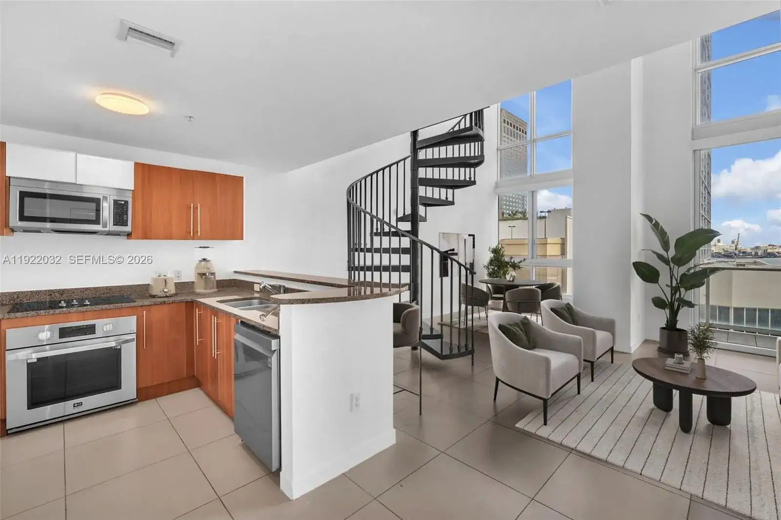 300 S Biscayne Blvd # 822, Miami FL 33131 photo 3
