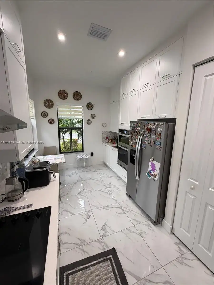 8119 NW 47th Ter, Doral FL 33166 photo 5