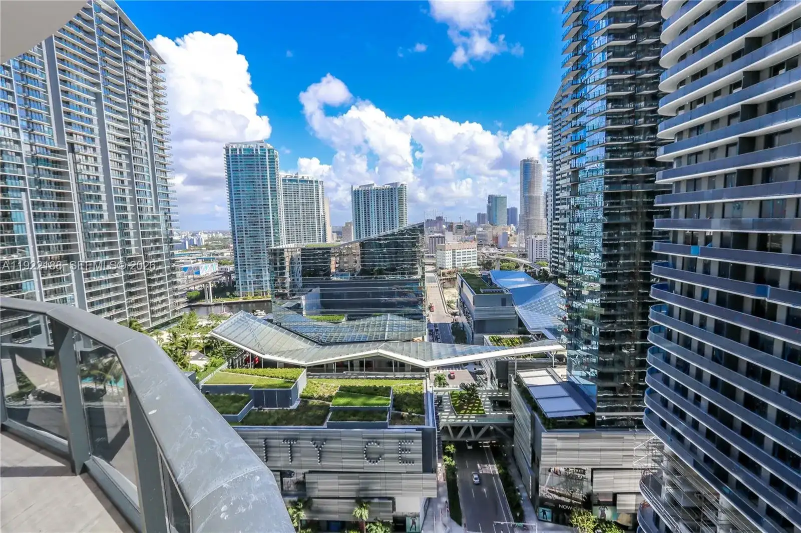 45 SW 9th St # 2201, Miami FL 33130 photo 2