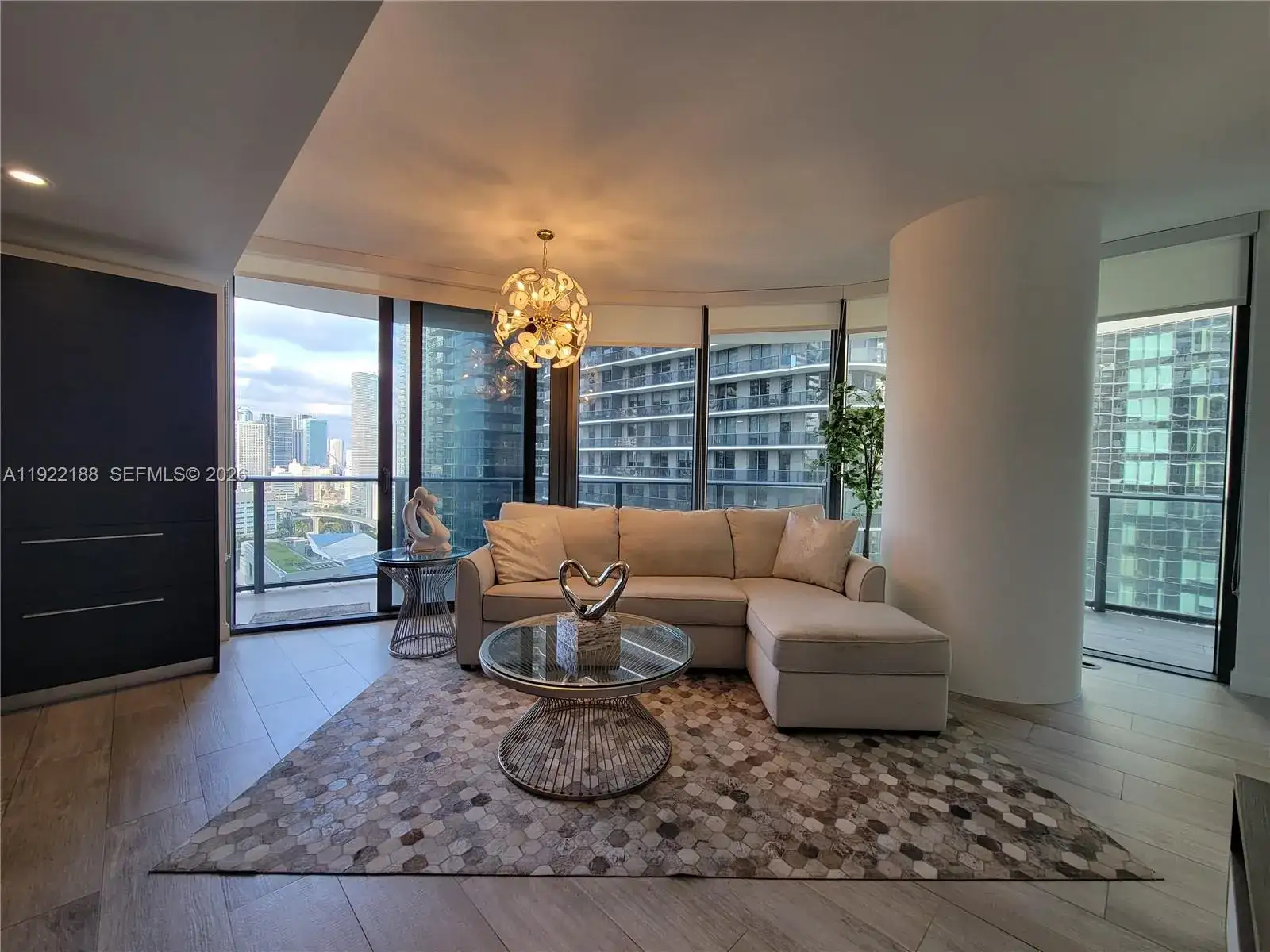 45 SW 9th St # 2201, Miami FL 33130 photo 4