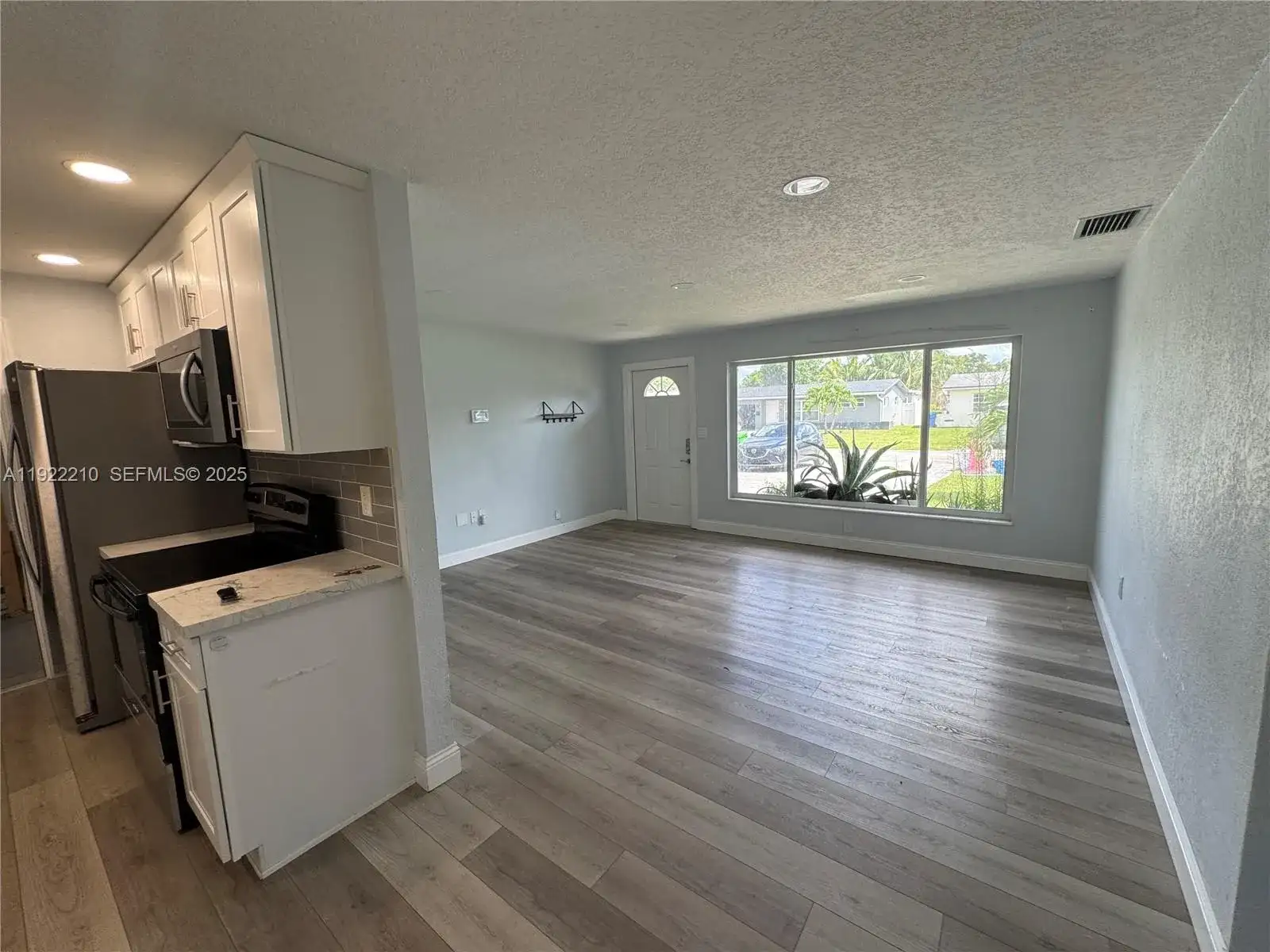 6868 NW 28th St, Sunrise FL 33313 photo 4