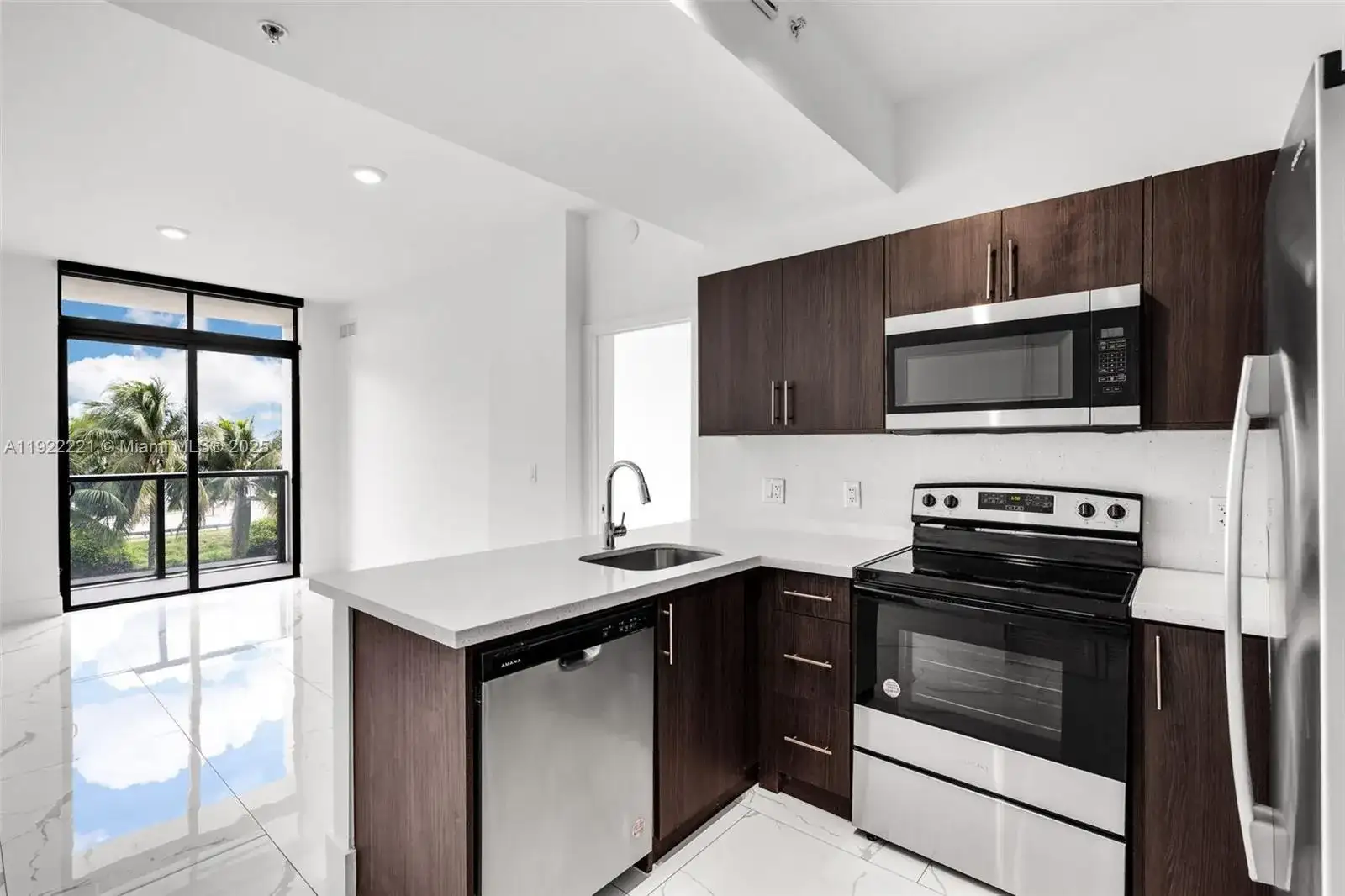1 Curtiss Pkwy # 317, Miami Springs FL 33166 photo 2