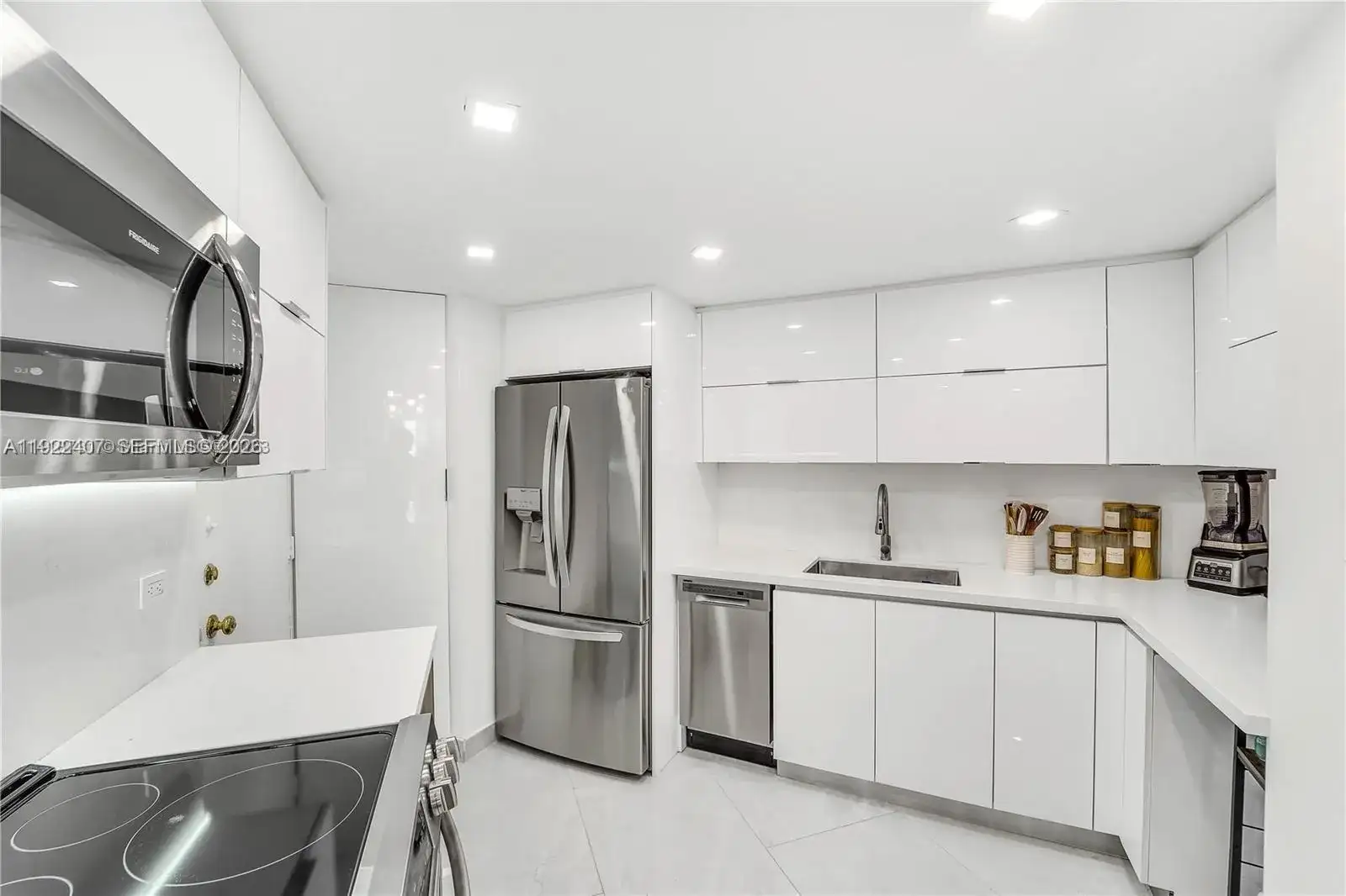 999 Brickell Bay Dr # 711, Miami FL 33131 photo 2