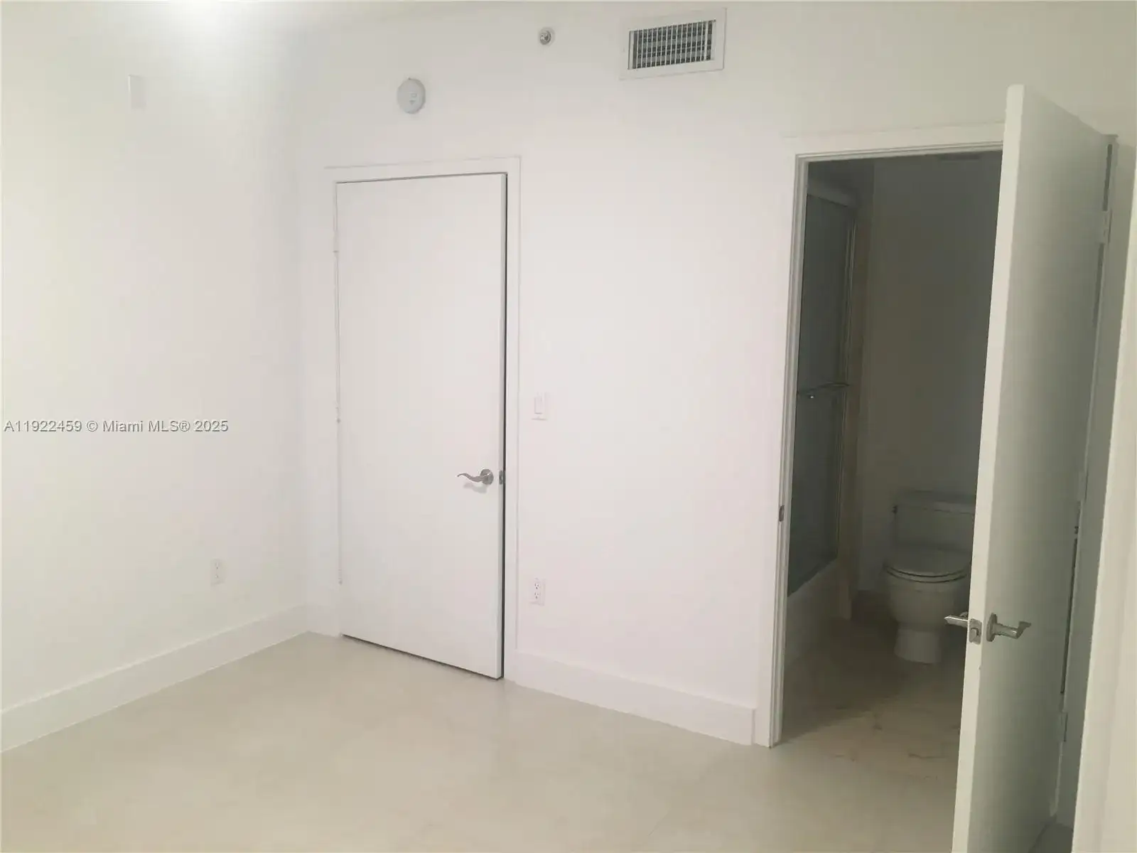 6000 Collins Ave # 521, Miami Beach FL 33140 photo 4