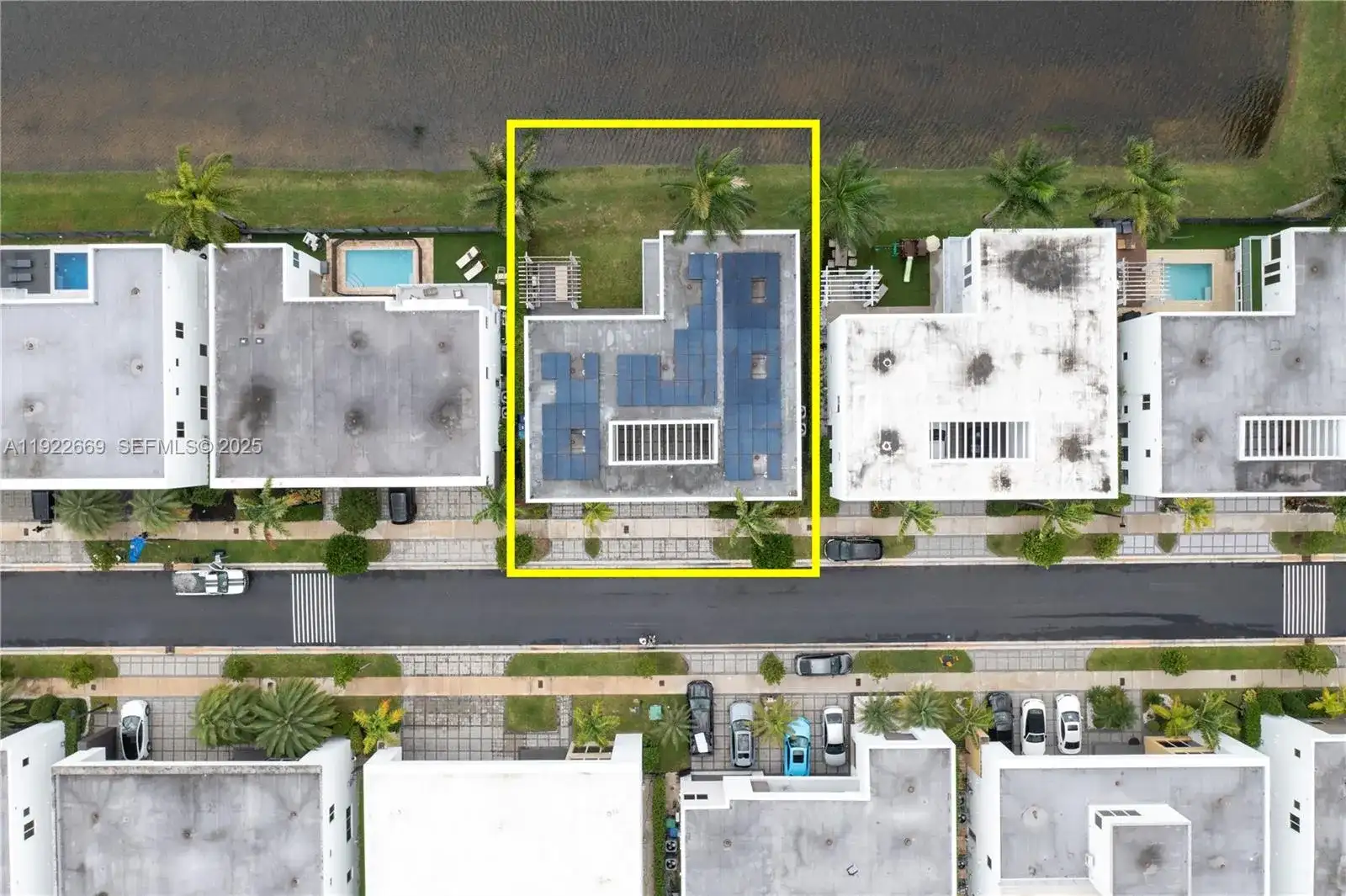 10272 NW 75th Ter, Doral FL 33178 photo 2