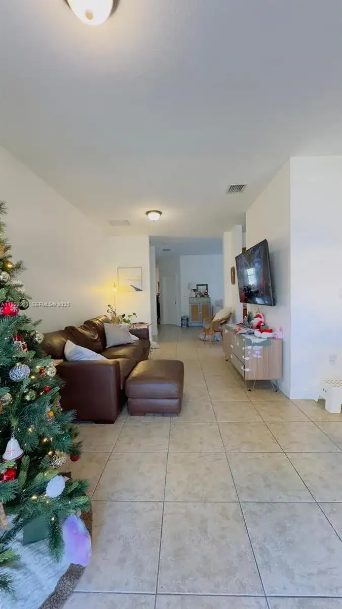 10131 NW 10th St, Miami FL 33172 photo 4