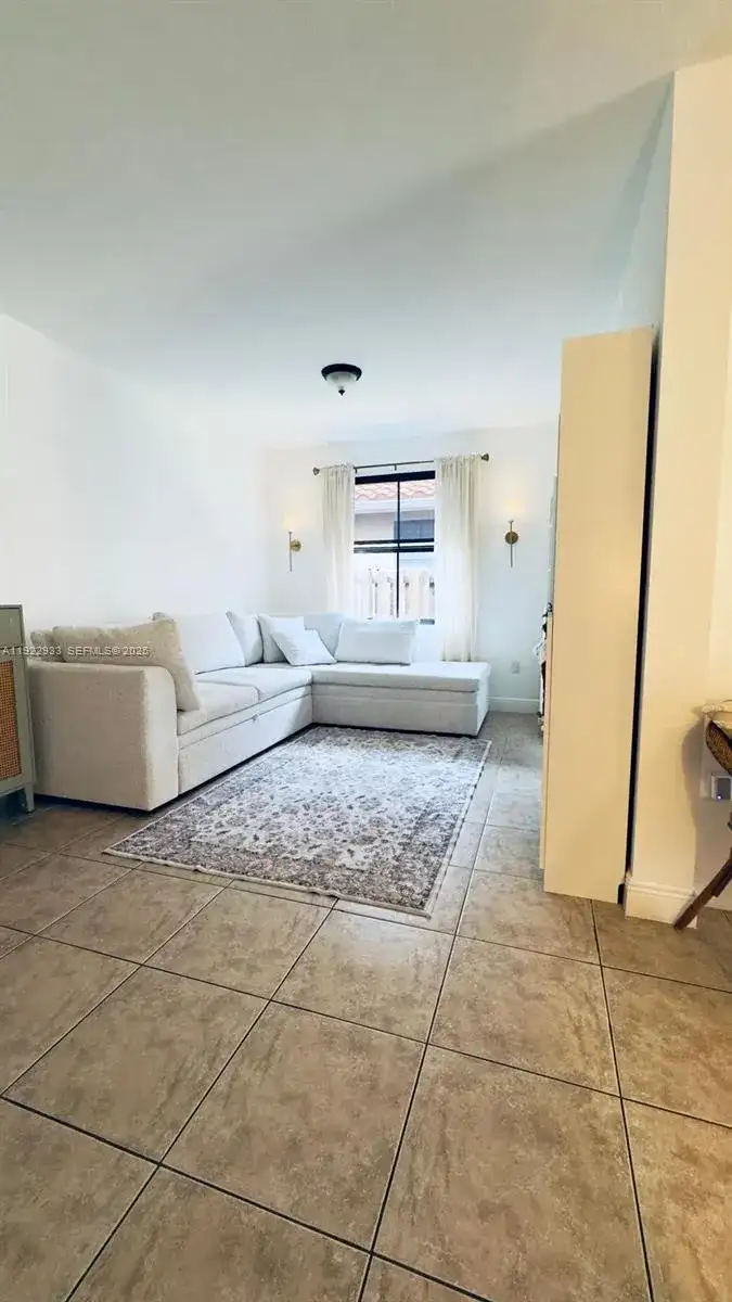 10131 NW 10th St, Miami FL 33172 photo 5