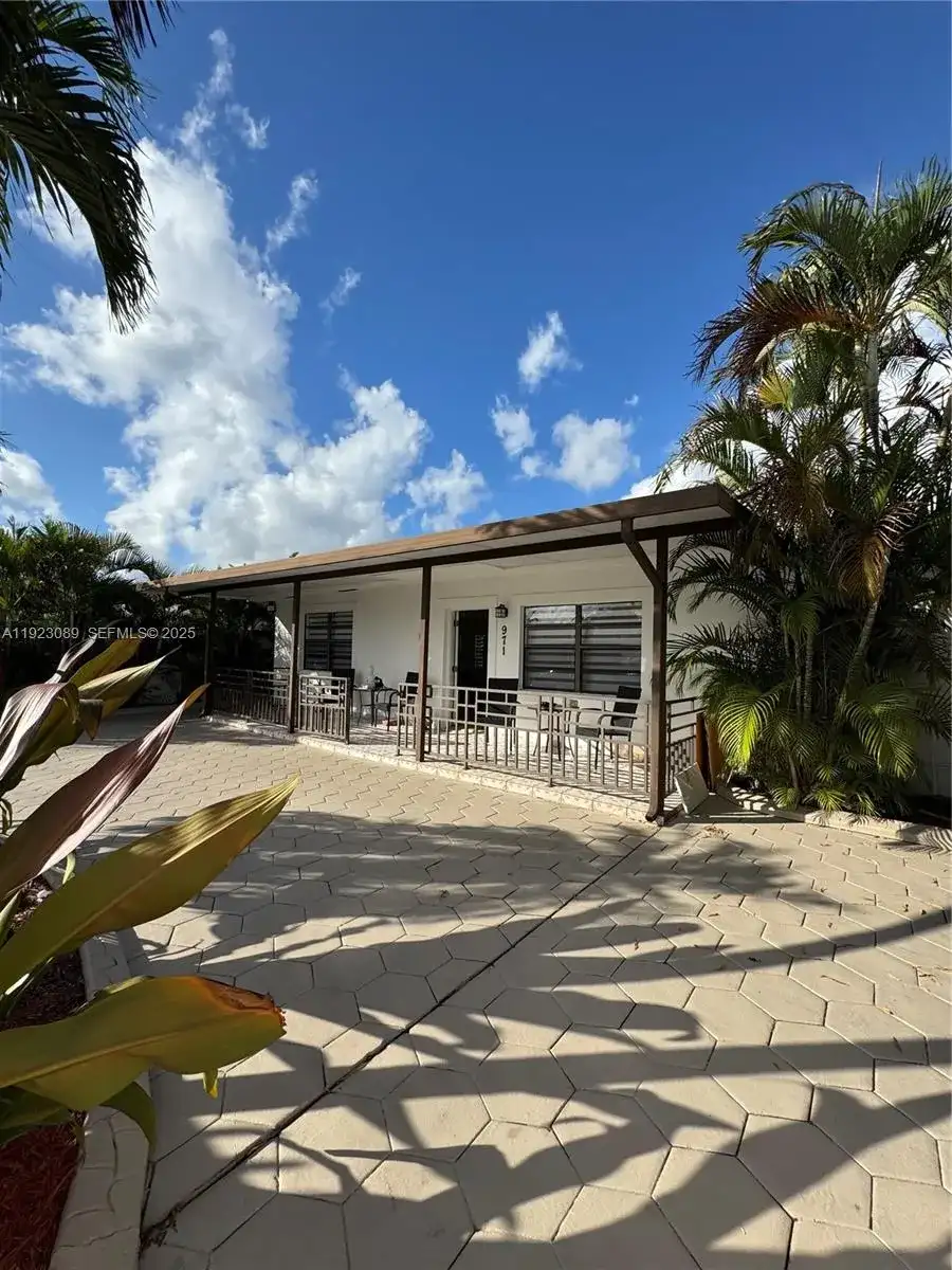 971 E 13th St, Hialeah FL 33010 photo 3
