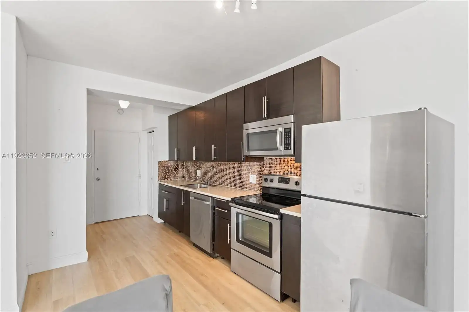 7135 Collins Ave, Miami Beach FL 33141 photo 4